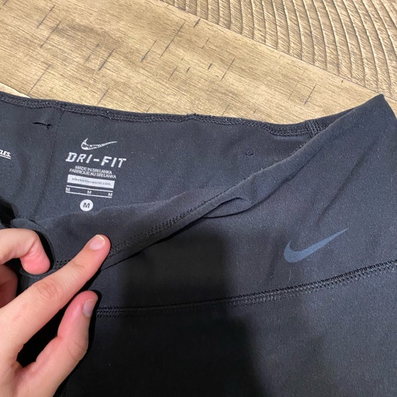 Nike Dri Fit Black Legging Capris Size M - Picture 2 of 2